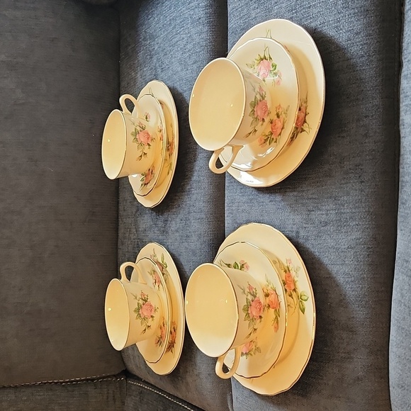 Vintage Canonsburg set of 4 - 3 pieces  Rose Bouquet 22 karat rim cup w/sauser - Picture 1 of 9